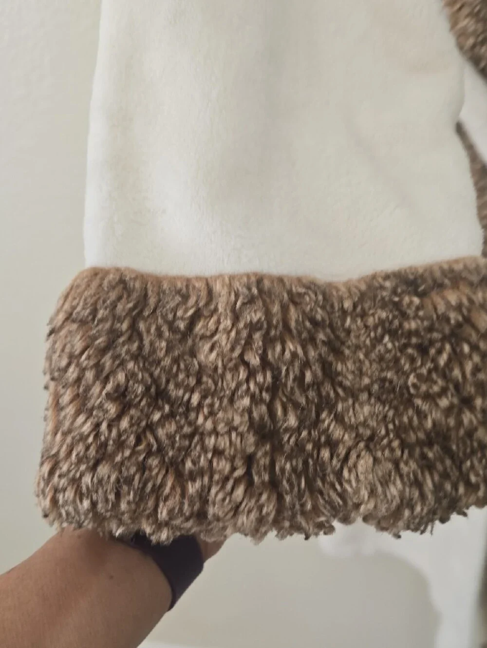 Pottery Barn White Plush Hooded Robe with Brown Faux-Fur Trim OS